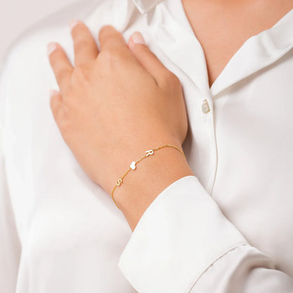 Personligt armbånd med sidelæns initialer