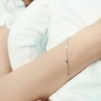 Personligt armbånd med sidelæns initialer