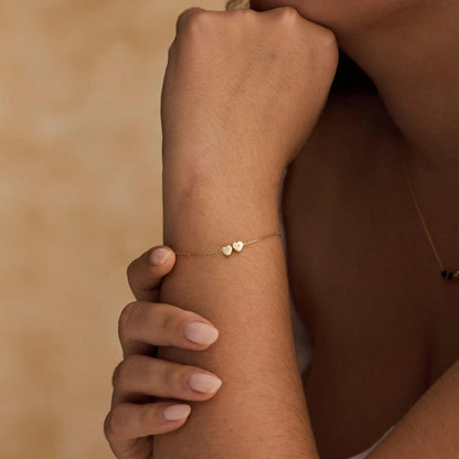 Personligt armbånd med hjerte og initialer