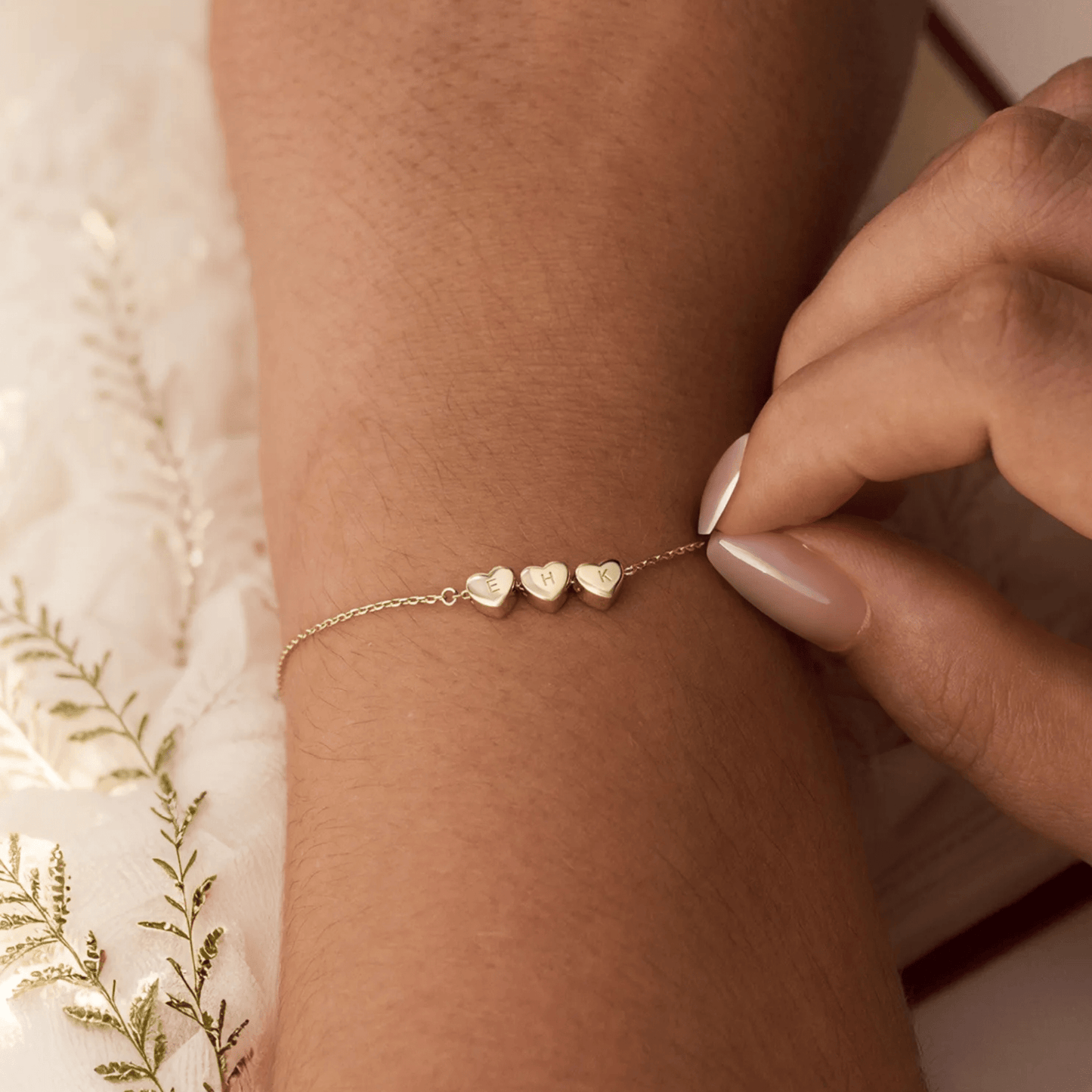 Personligt armbånd med hjerte og initialer