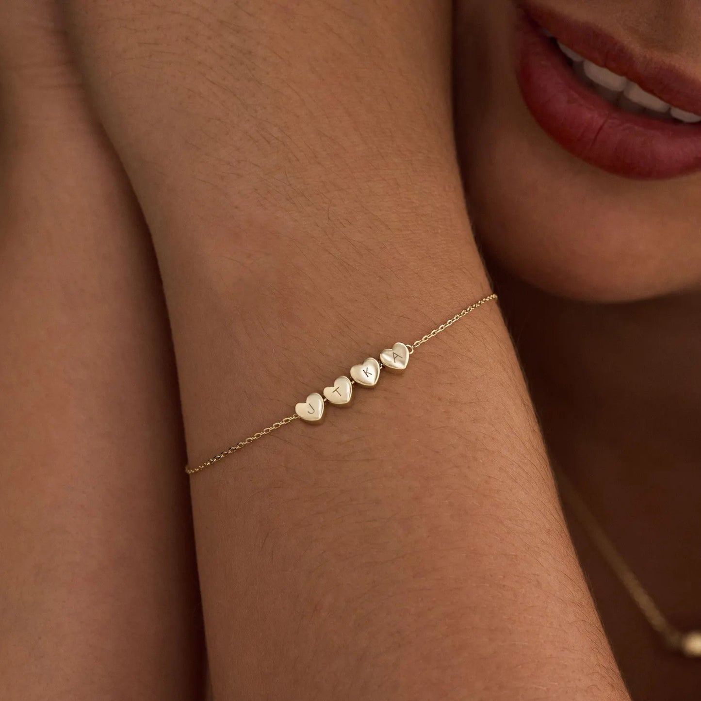 Personligt armbånd med hjerte og initialer