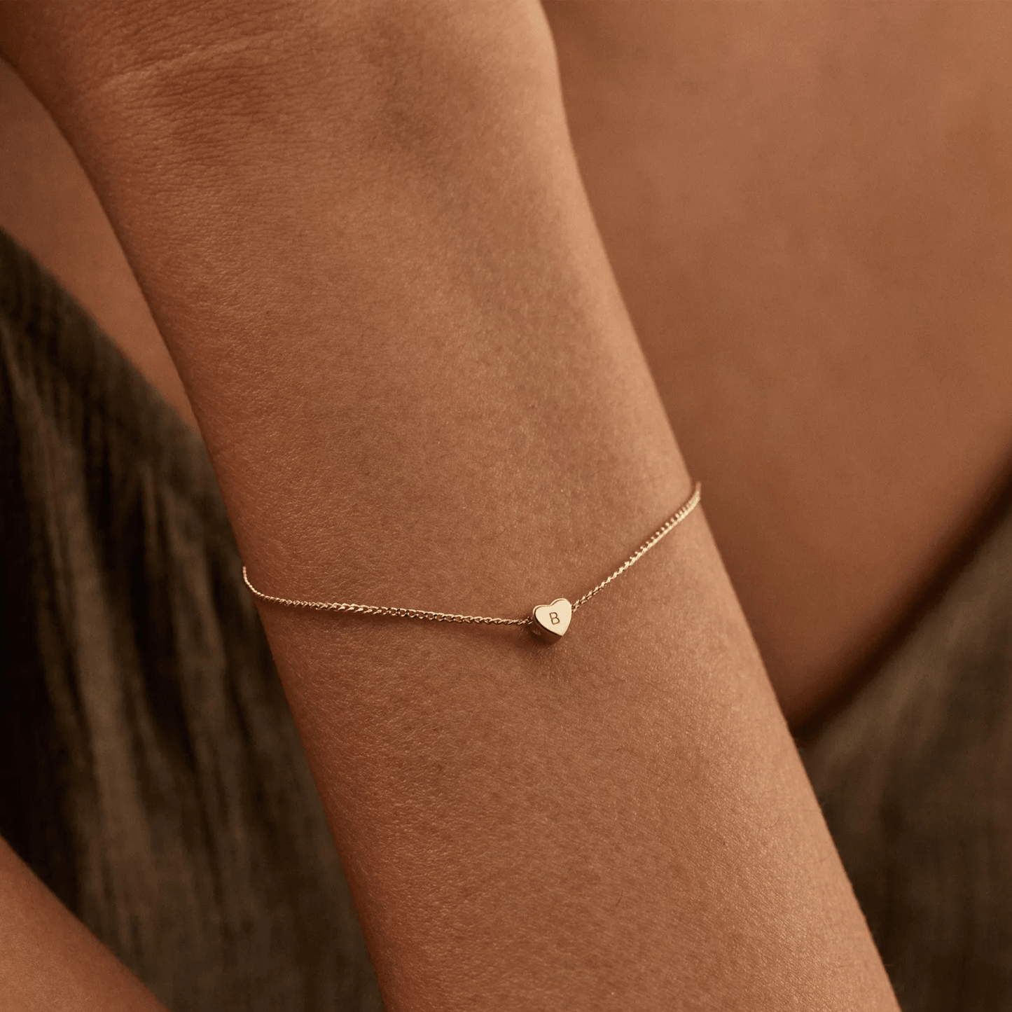 Personligt armbånd med hjerte og initialer