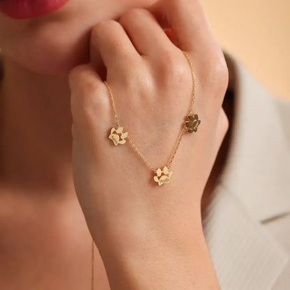 Personlig halskæde med pote og navn – separate poter