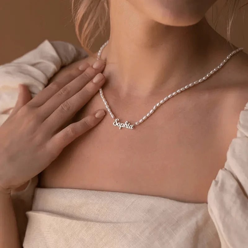 Personlig perlehalskæde med navn