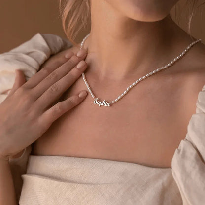 Personlig perlehalskæde med navn