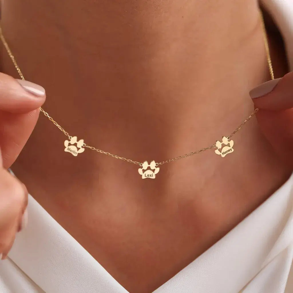 Personlig halskæde med pote og navn – separate poter