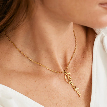 Personlig halskæde med fødselsblomst og navn