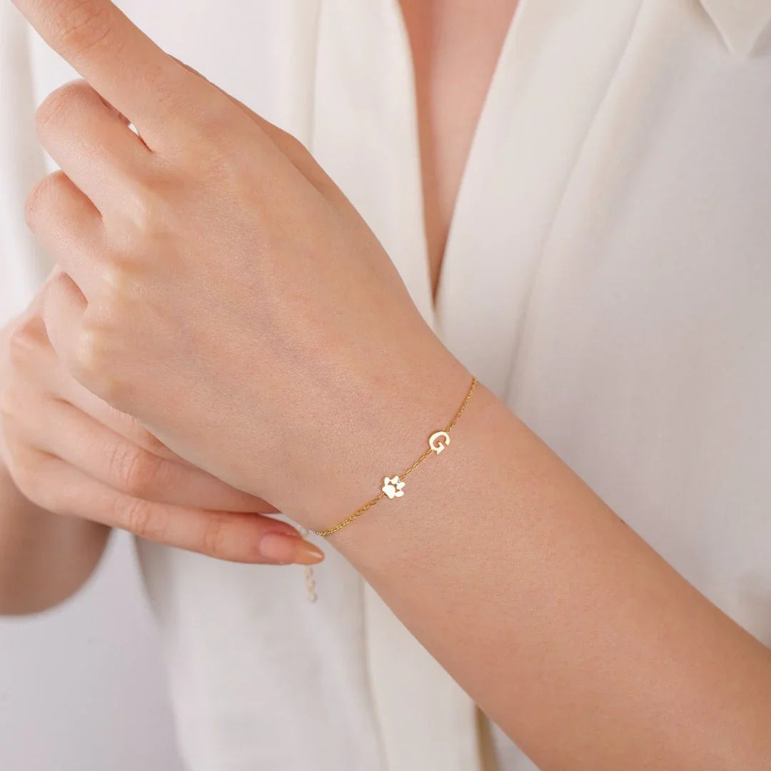 Personligt armbånd med sidelæns initialer